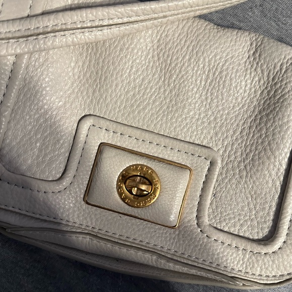 Crème colored gold accent Marc Jacobs crossbody - Picture 2 of 3